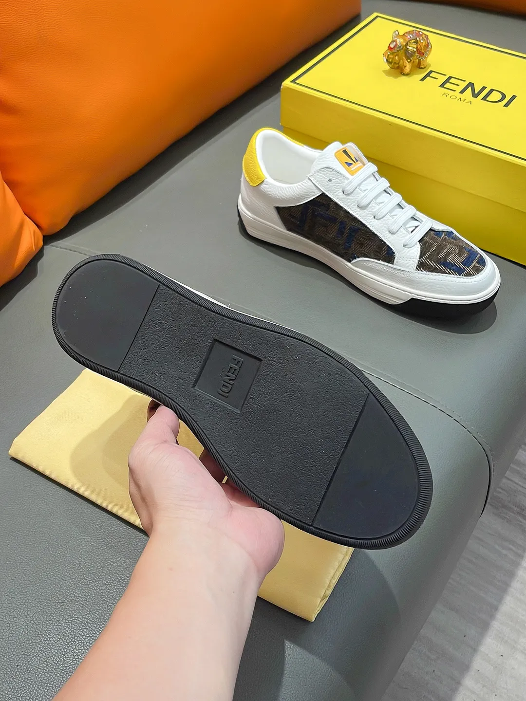 Men's shoes FENDI "Fendi" P400 Regular size: 38-44 (casual shoes) Product materials: Selected cowhide upper, soft sheepskin lining; original outsole.
